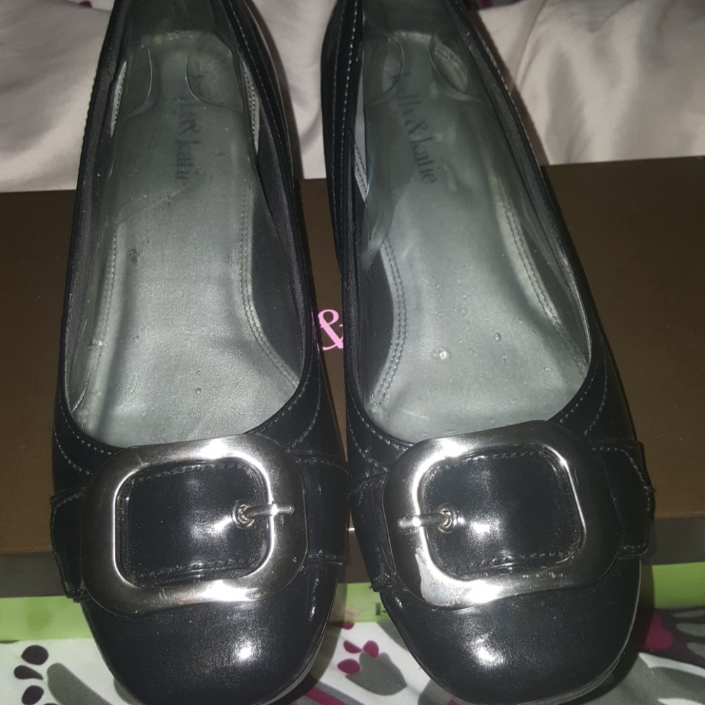 Shoes - Picture 2 of 3